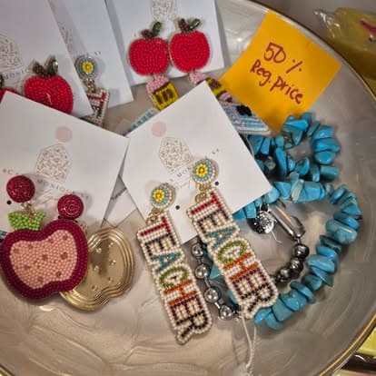 A silver plate with some beads and cards on it.